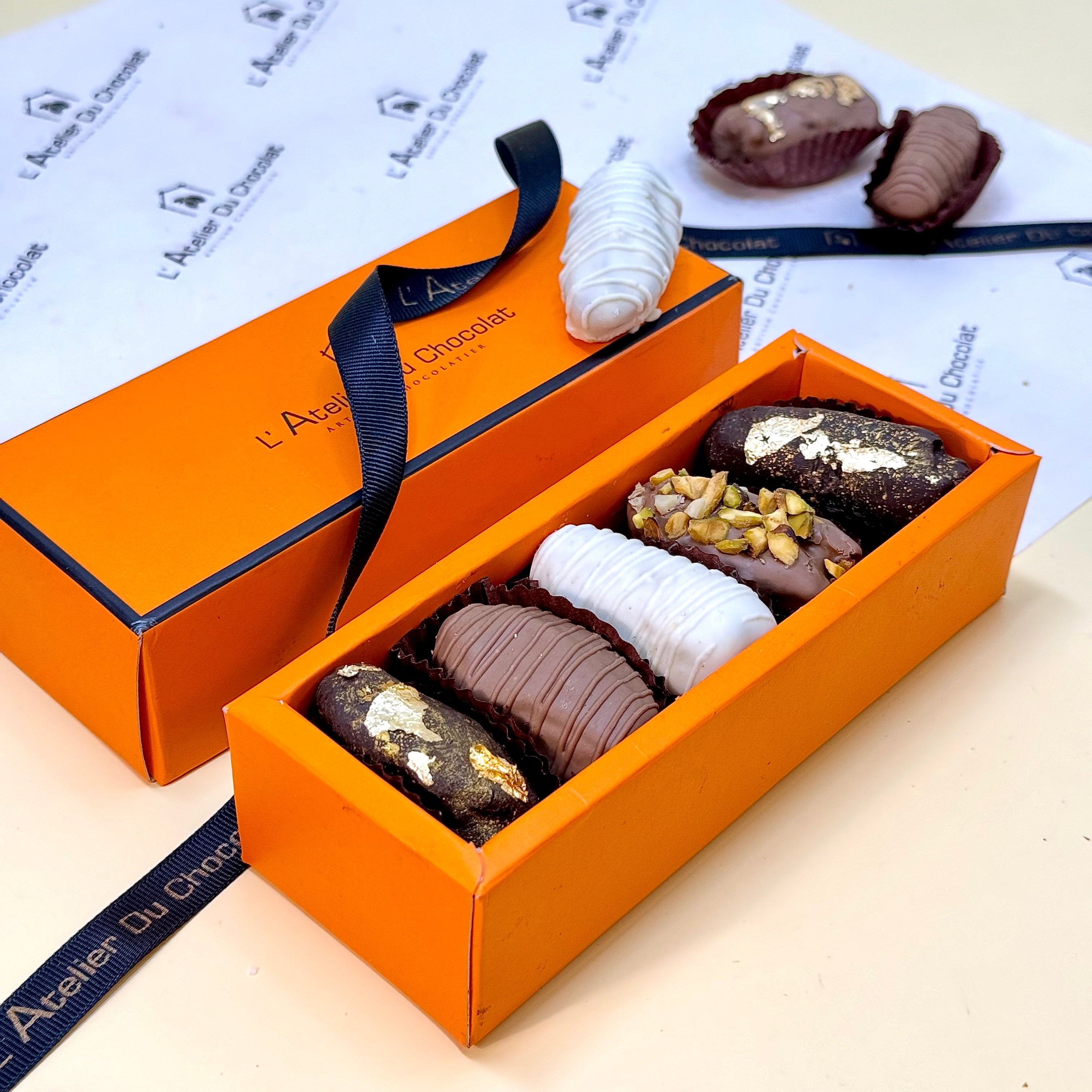 Gourmet dipped dates Mumbai crafted with natural sweetness and smooth chocolate for elegant gifting options