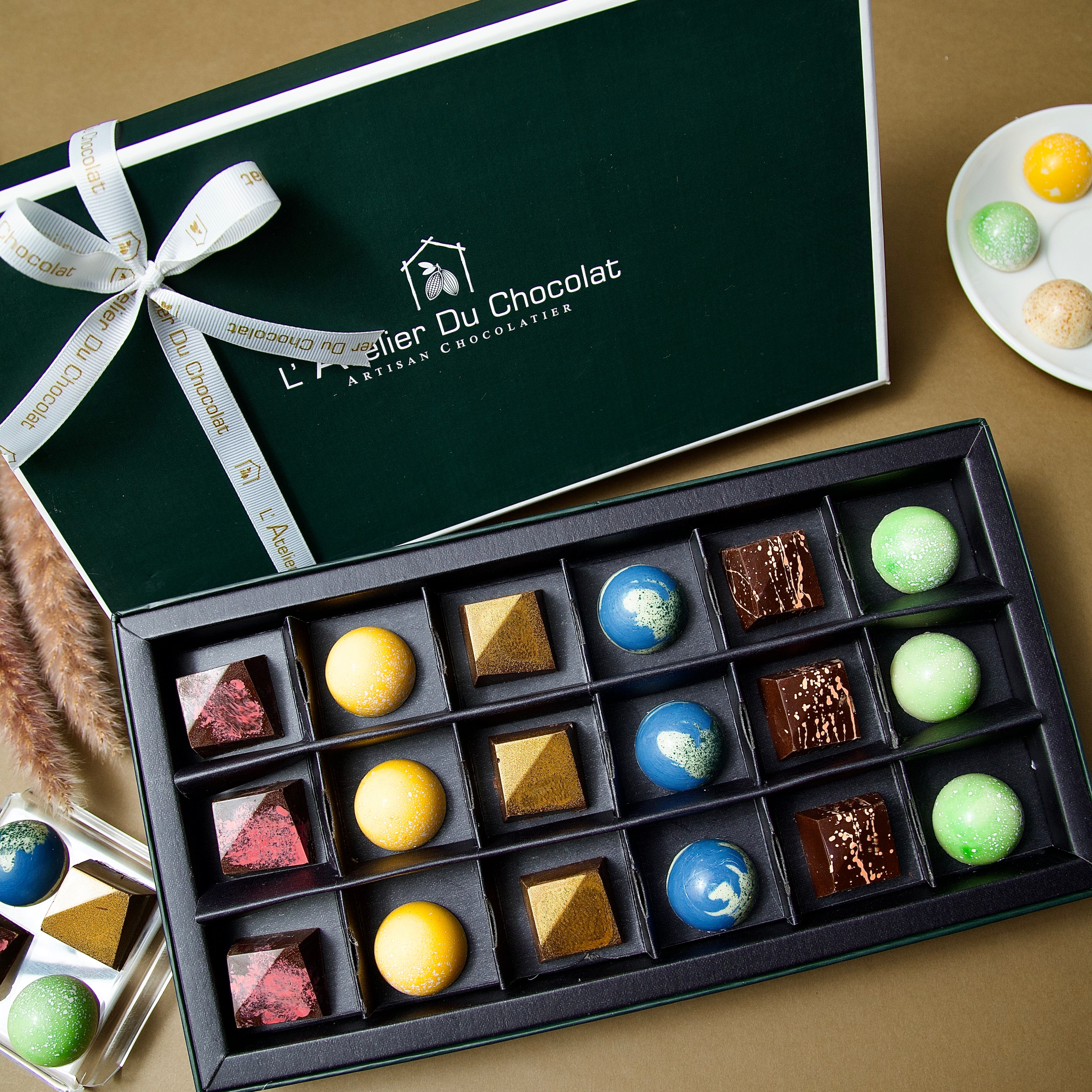 Signature Set Box Of 18