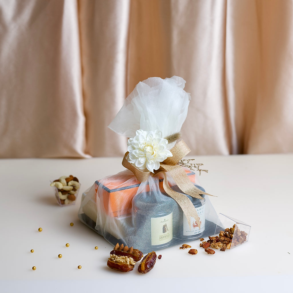 Luxury Nut & Date Hamper
