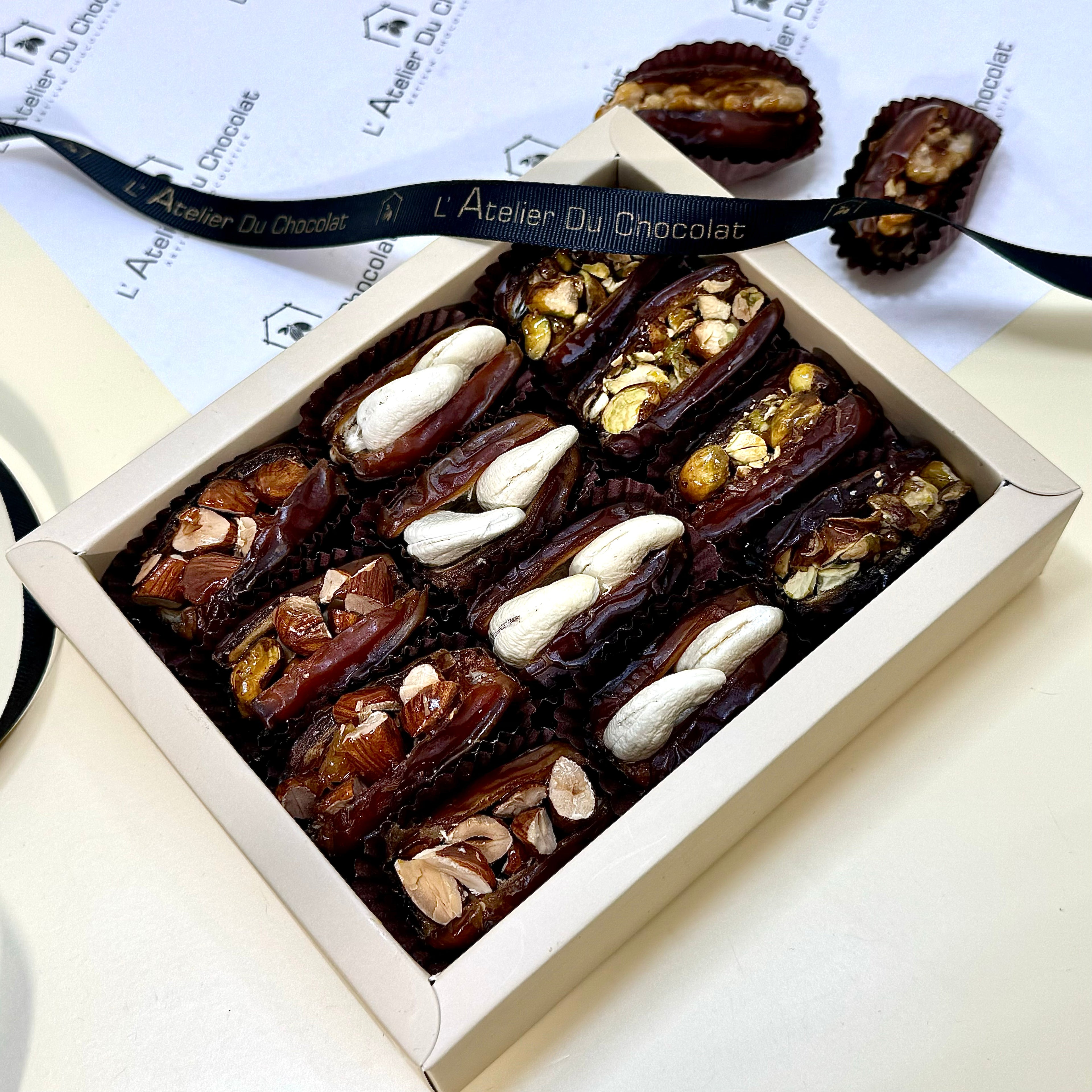 Gourmet filled dates Mumbai crafted with natural sweetness and premium ingredients for elegant gifting options